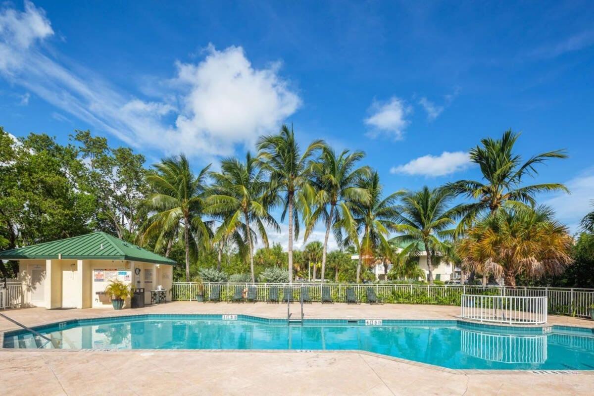 Tortuga Suite At Sunrise Suites Resort - Heated Pool, Hot Tub & Free Parking 基韋斯特 外观 照片