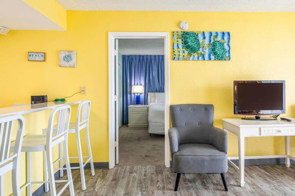 Tortuga Suite At Sunrise Suites Resort - Heated Pool, Hot Tub & Free Parking 基韋斯特 外观 照片