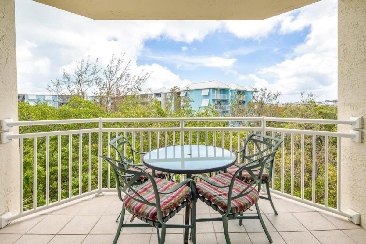 Tortuga Suite At Sunrise Suites Resort - Heated Pool, Hot Tub & Free Parking 基韋斯特 外观 照片