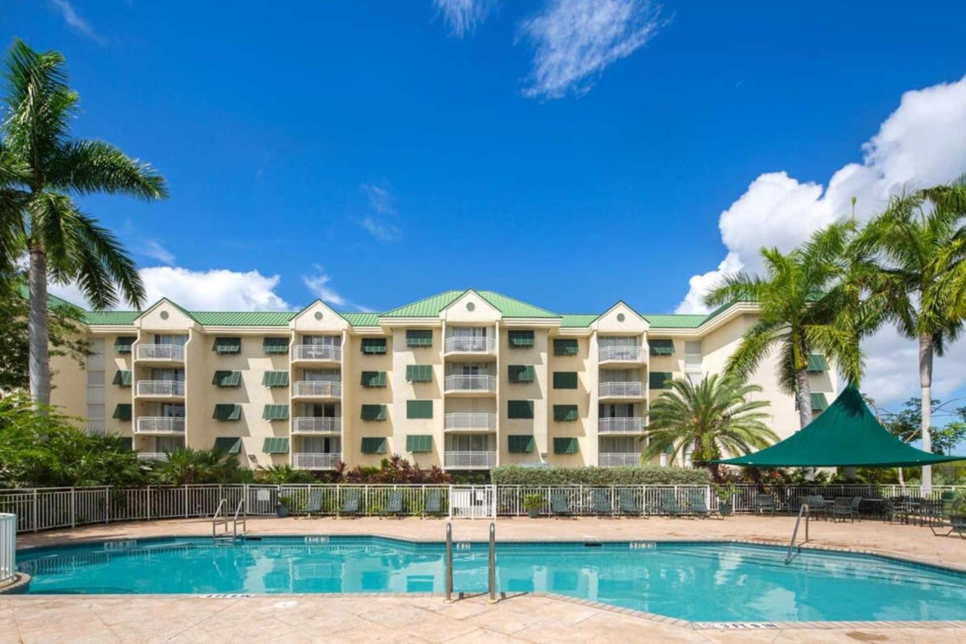 Tortuga Suite At Sunrise Suites Resort - Heated Pool, Hot Tub & Free Parking 基韋斯特 外观 照片
